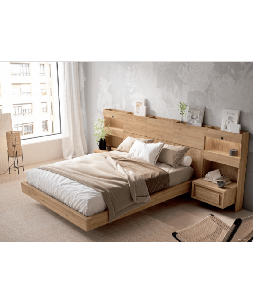 Dormitorio con cabecero y dos mesitas en tono natural