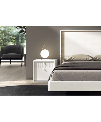 Elegante dormitorio principal en tonos blancos y nature