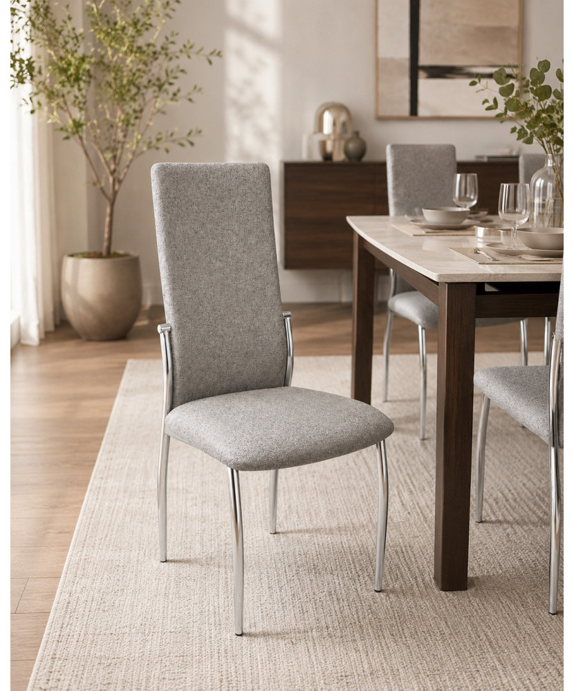 Silla de comedor tapizada gris con respaldo alto y patas cromadas de metal