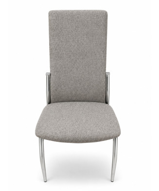 Silla de comedor tapizada gris con respaldo alto y patas cromadas