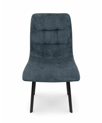 Silla de comedor tapizada en pana azul con patas metálicas negras, diseño moderno y compacto