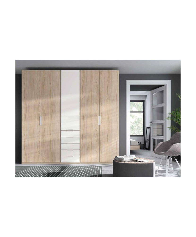 Armario en madera con acabados en blanco lacado